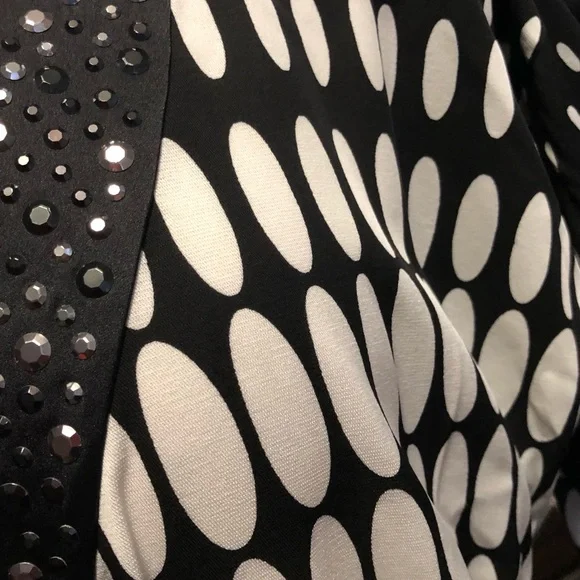 ST JOHN Blouse 
92% Silk & 8% Spandex Size S - Picture 4 of 10